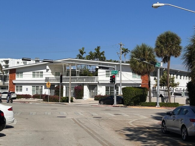 property at 8080 Tatum Waterway Dr