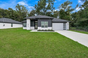 517 Lovers Ln in Dayton, TX - Building Photo