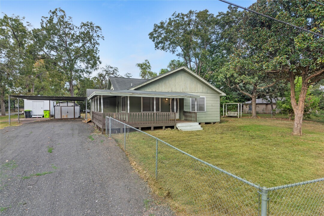 615 Riveredge Dr in Richmond, TX - Building Photo