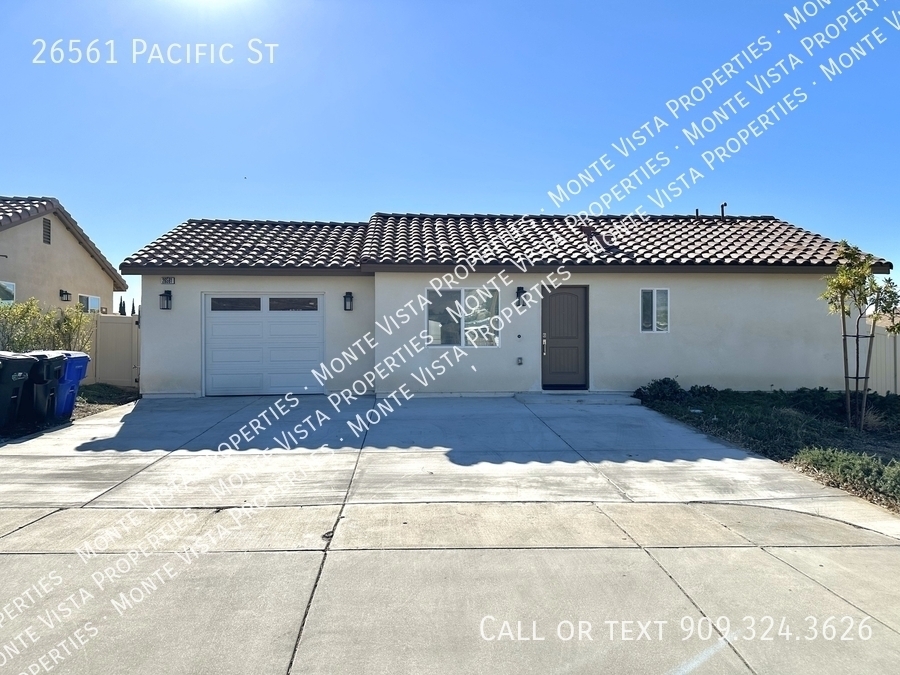 26561 Pacific St in Highland, CA - Building Photo