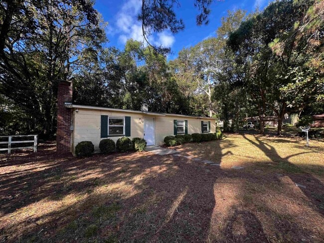 property at 1516 Majestic Ave
