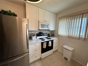 2950 Clark Rd in Sarasota, FL - Building Photo - Building Photo