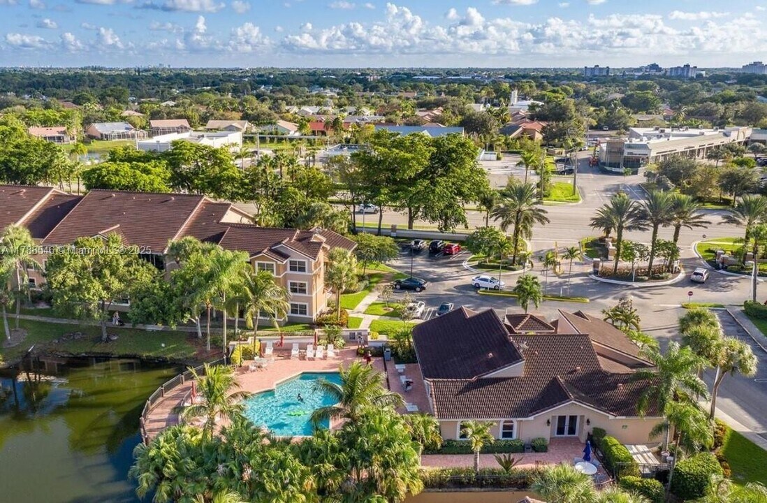 8871 Wiles Rd in Coral Springs, FL - Building Photo
