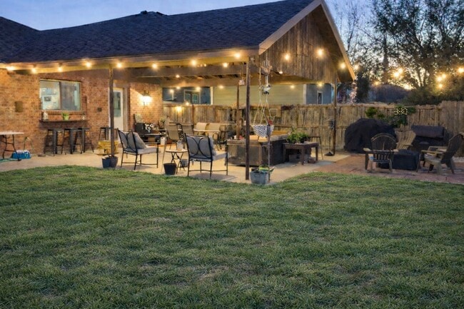 5214 Feria Dr in Laredo, TX - Foto de edificio - Building Photo