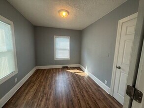 3306 SW 13th St in Des Moines, IA - Foto de edificio - Building Photo