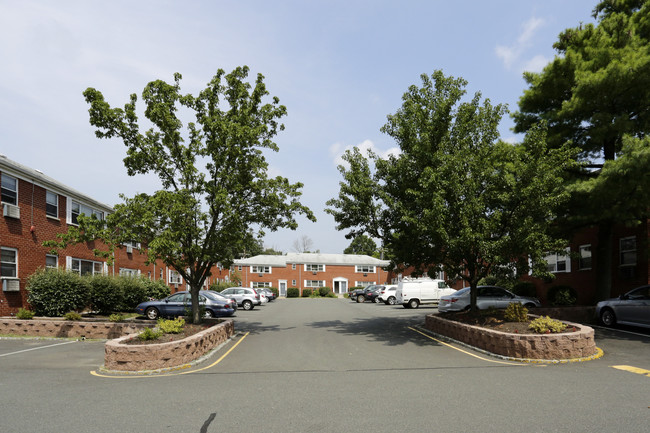 Dartmouth Village in Parsippany, NJ - Building Photo - Building Photo