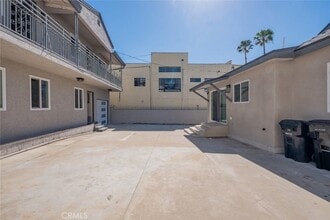 1832 Alexandria Ave in Los Angeles, CA - Foto de edificio - Building Photo