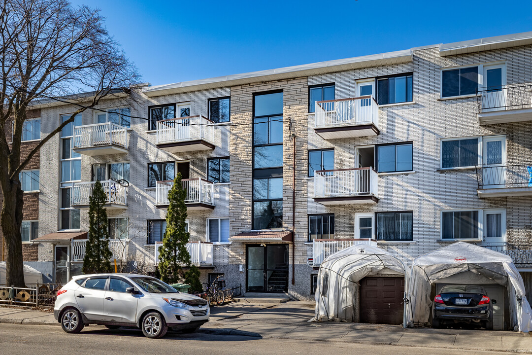 7490 Garnier in Montréal, QC - Building Photo