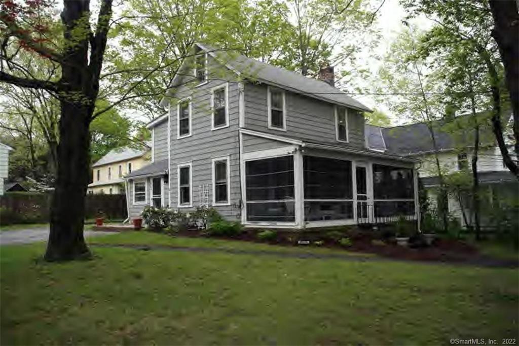 156 Forest St in New Canaan, CT - Building Photo