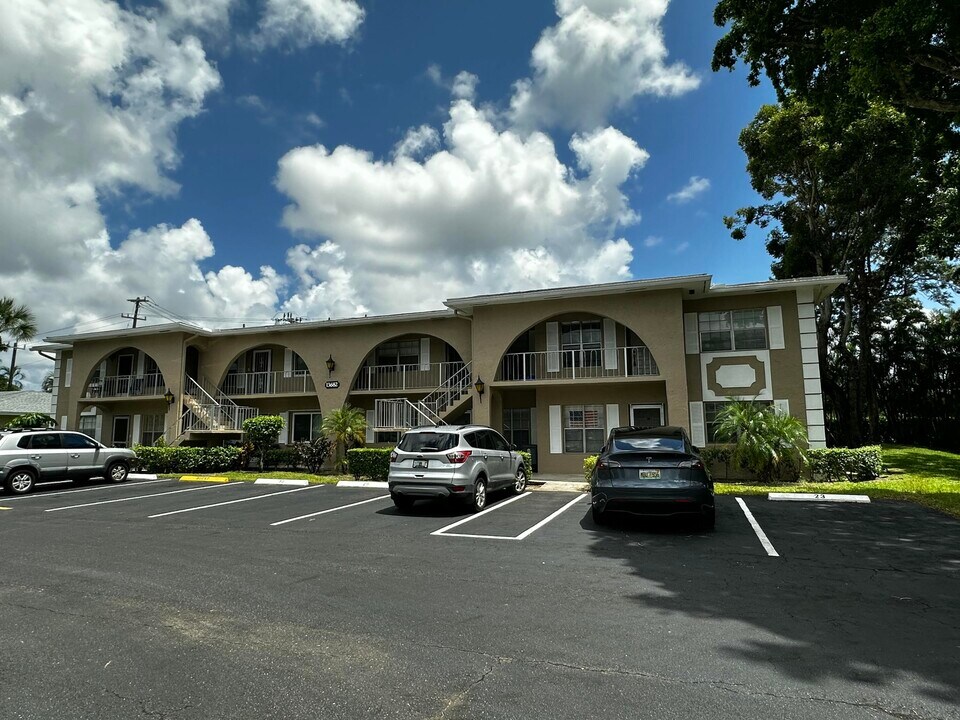 13682 Vía Flora in Delray Beach, FL - Building Photo