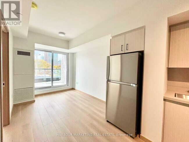 3421 Sheppard Ave E in Toronto, ON - Building Photo - Building Photo