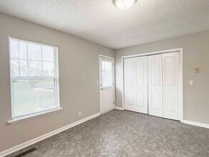 1012 Cooper Dr in Oak Grove, KY - Building Photo - Building Photo