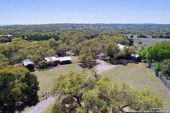 515 Wimberley Oaks Dr in Wimberley, TX - Building Photo - Building Photo