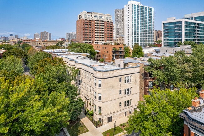 3737 N Fremont St in Chicago, IL - Foto de edificio - Building Photo