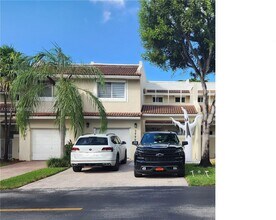 9777 NW 45th Ln in Doral, FL - Building Photo - Building Photo