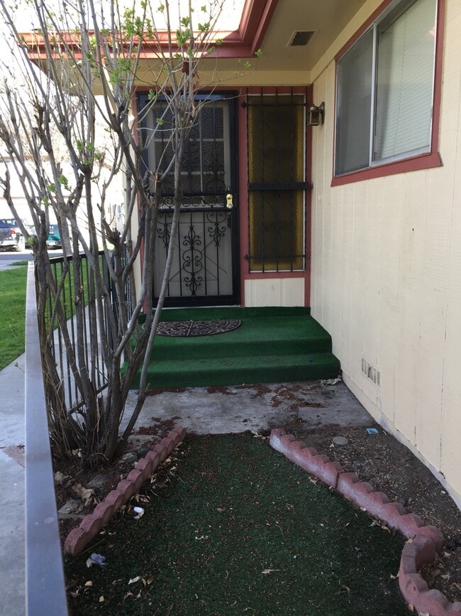 602 Pine Meadows Dr in Sparks, NV - Building Photo - Building Photo