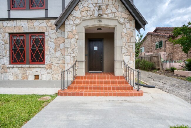 146 Terrell Rd in San Antonio, TX - Building Photo - Building Photo