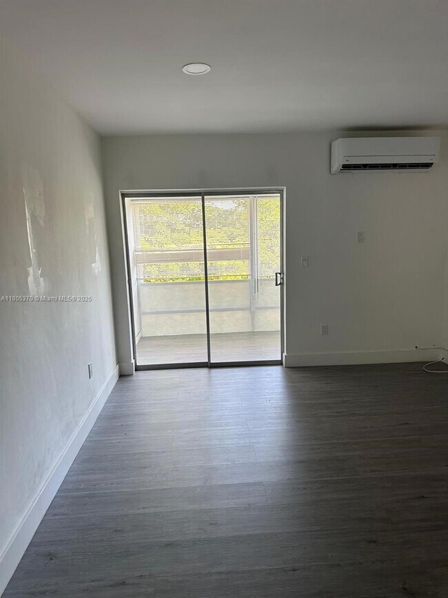 1590 NE 127th St in Miami, FL - Building Photo - Building Photo