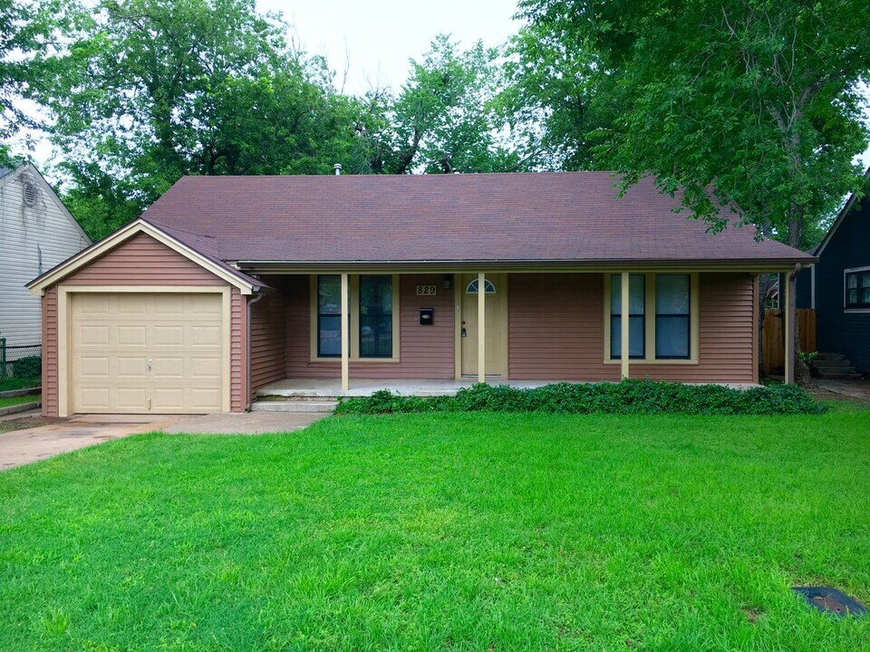 829 NW 17th St in Lawton, OK - Foto de edificio