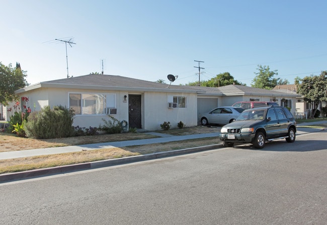 4002 E 57th St in Maywood, CA - Foto de edificio - Building Photo