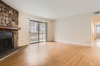 18043 E Ohio Ave in Aurora, CO - Building Photo - Building Photo