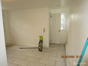 147 Vineyard Rd in Edison, NJ - Building Photo - Building Photo