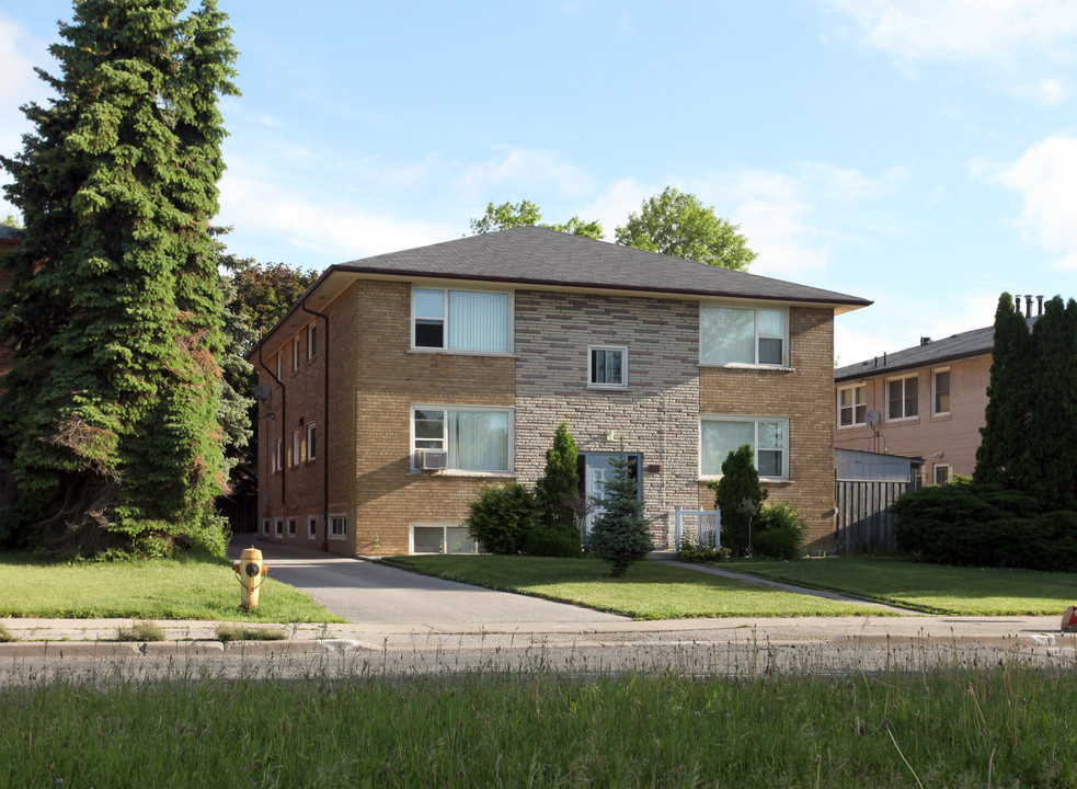 88 Guildwood Pky in Toronto, ON - Building Photo