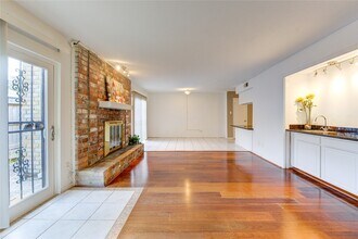 10363 Briar Forest Dr in Houston, TX - Building Photo - Building Photo