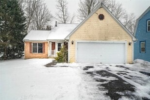 383 S Ellicott Creek Rd in Buffalo, NY - Building Photo