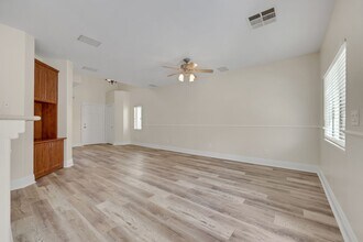 8953 Tom Noon Ave in Las Vegas, NV - Building Photo - Building Photo