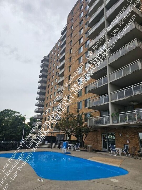 1131 Stringers Ridge Rd in Chattanooga, TN - Building Photo