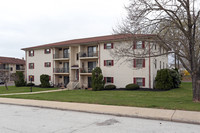 SPRUCE COURT APARTMENTS photo'