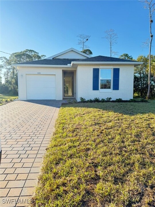 3035 Harvard Cir in La Belle, FL - Building Photo