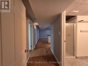 33 Dundas Crescent in St Catharines, ON - Building Photo - Building Photo