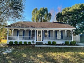 301 E Cedar St in Glennville, GA - Building Photo