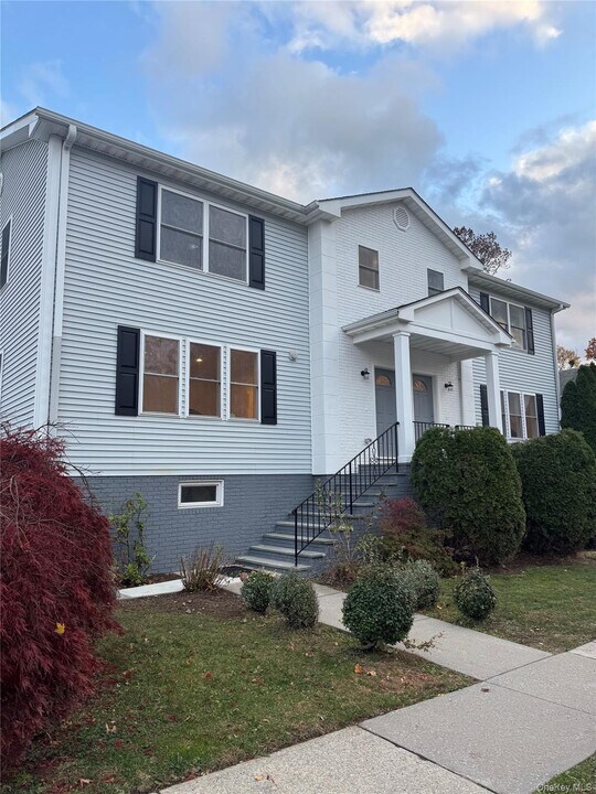 93 Henry Ave in Harrison, NY - Building Photo