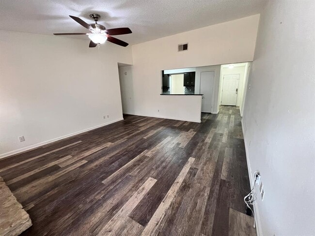 3303 Galesburg Dr in Austin, TX - Foto de edificio - Building Photo