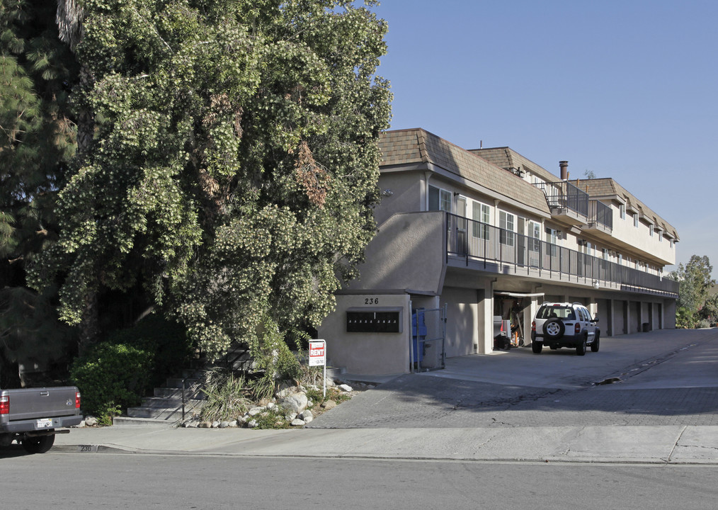 Poplar Townhomes in Brea, CA - Building Photo