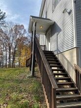 15 Big Meadow Ln in Poughkeepsie, NY - Foto de edificio - Building Photo
