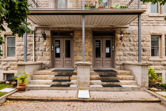 4067 Décarie Boul in Montréal, QC - Building Photo - Building Photo