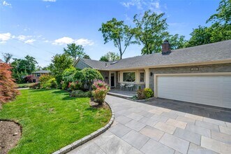 31 Vista Rd in Roslyn Heights, NY - Building Photo - Building Photo