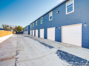 143 Lucas St in San Antonio, TX - Building Photo - Building Photo