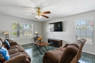 201 Edward St in Del Rio, TX - Building Photo - Building Photo