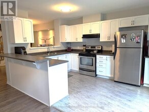 146 Harmattan Ave in Ottawa, ON - Building Photo - Building Photo