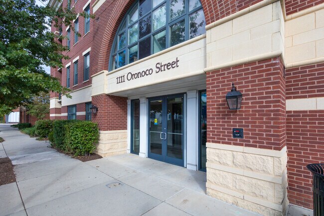 1111 Oronoco St, Unit 229 in Alexandria, VA - Foto de edificio - Building Photo