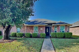 756 Catalina Dr in Lancaster, TX - Building Photo