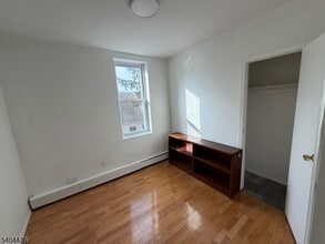 114 Center St in Clifton, NJ - Building Photo - Building Photo