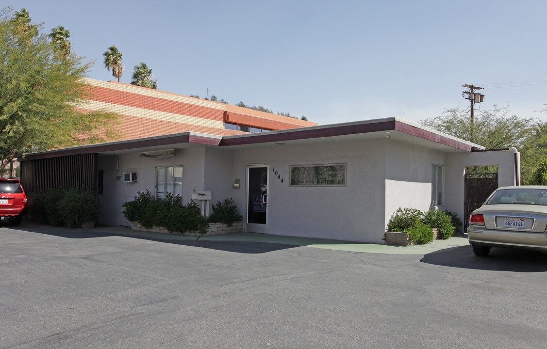 1044 N Indian Canyon Dr in Palm Springs, CA - Building Photo