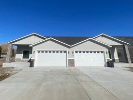 9007 Nafizah Way in Yakima, WA - Building Photo