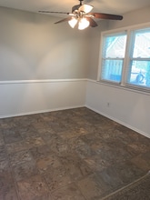 210 N 4th St in Springfield, NE - Foto de edificio - Building Photo